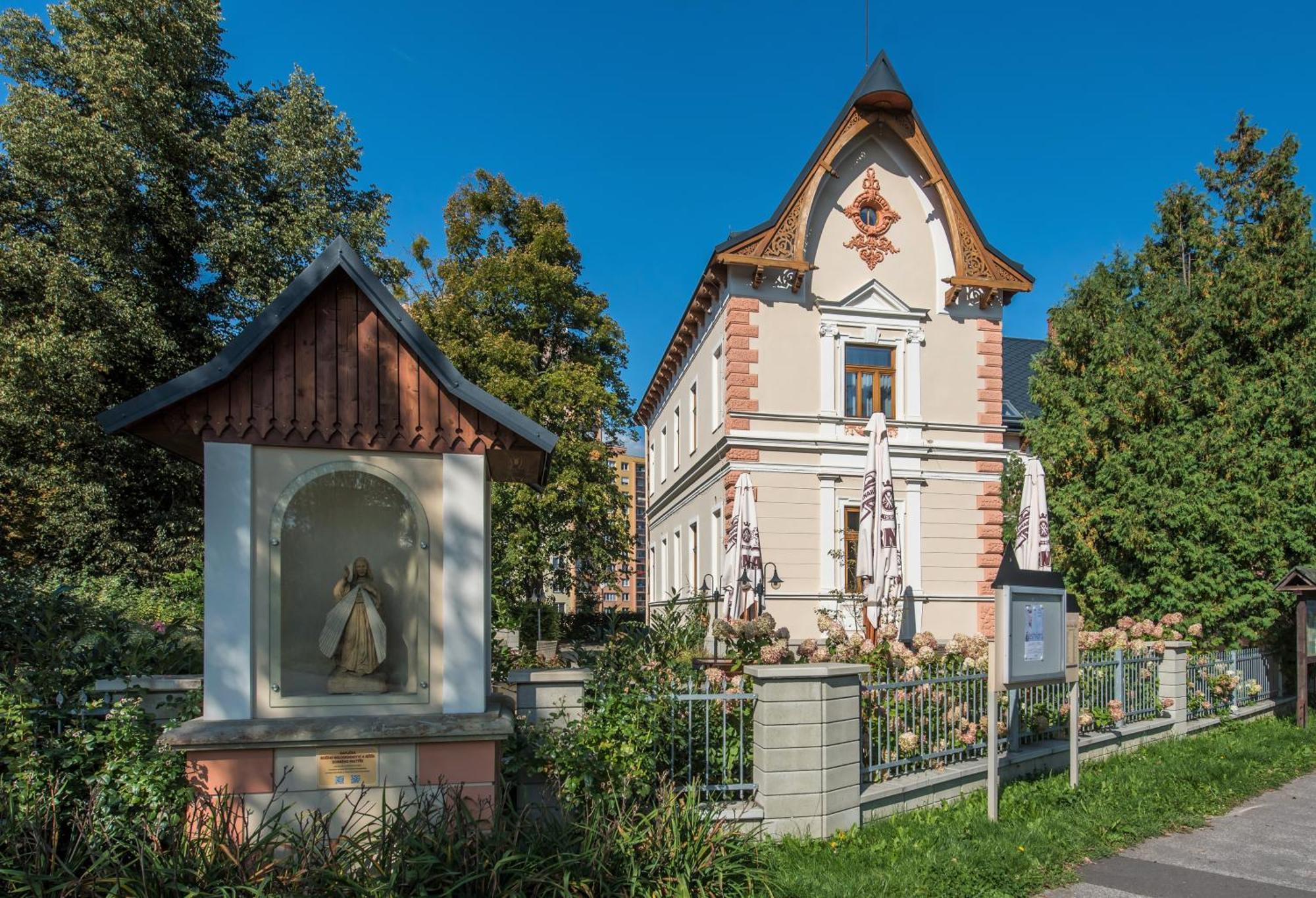 Penzion Vila Machu Kopřivnice エクステリア 写真